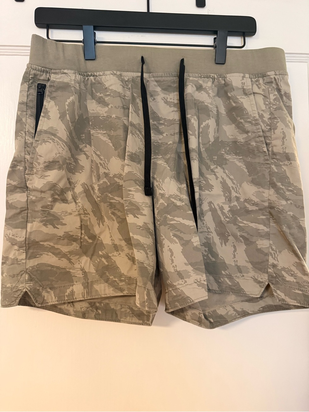 Abercrombie & Fitch - Men’s 6in Short